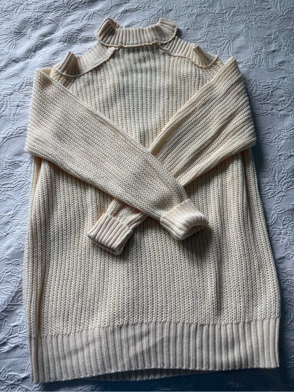 Free people medium women’s Cream Cutout Shoulder Knit Sweater